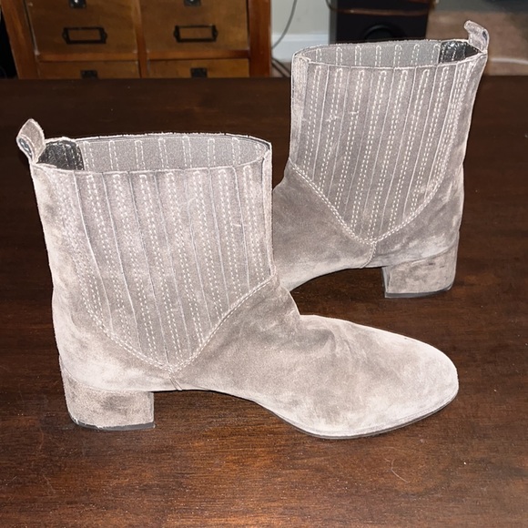 Stuart Weitzman taupe suede heeled boots 💗 - Picture 6 of 6